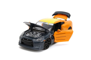 Naruto Shippuden - 2009 Nissan GT-R (R35) 1:24 Scale Die-Cast Car Replica with Naruto